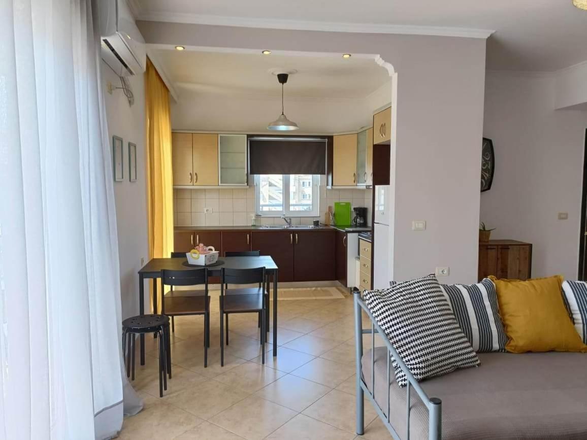 Aloe Vera Apartments Sarande Bagian luar foto